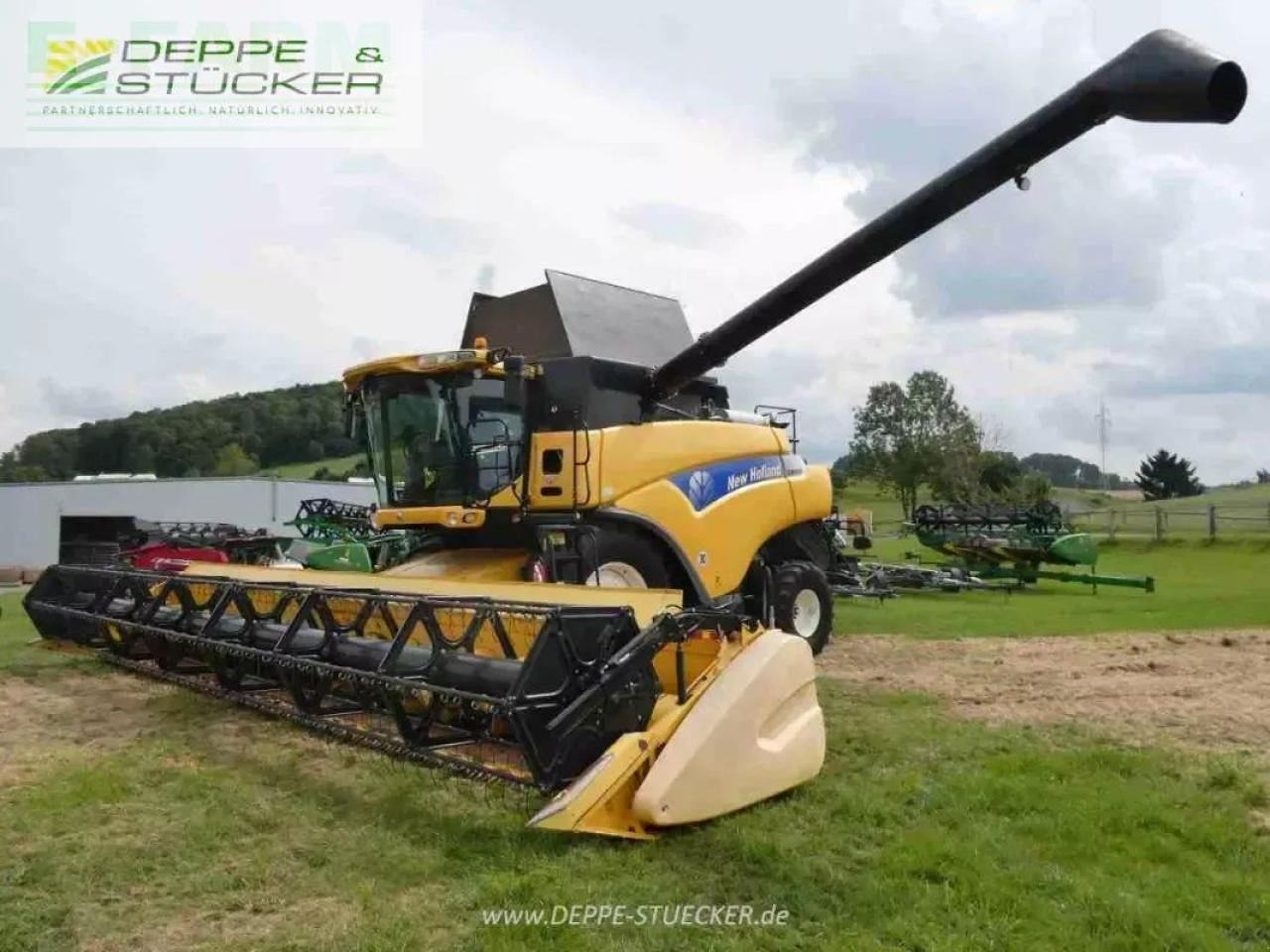 New Holland cr 9090 elevation - מקצרת קומבינה: תמונה 1 New Holland cr 9090 elevation - מקצרת קומבינה: תמונה 1