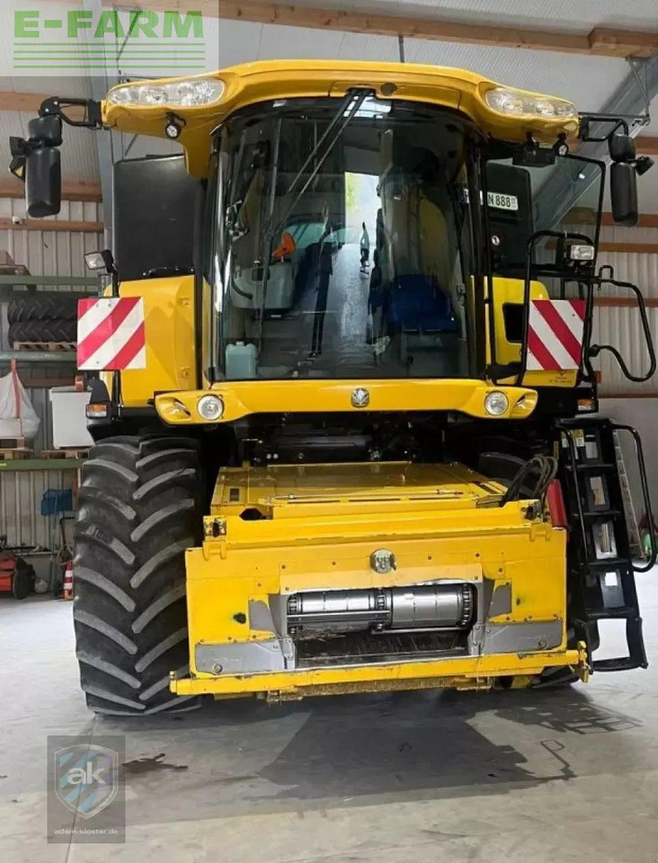 New Holland cr8080 - מקצרת קומבינה: תמונה 2 New Holland cr8080 - מקצרת קומבינה: תמונה 2