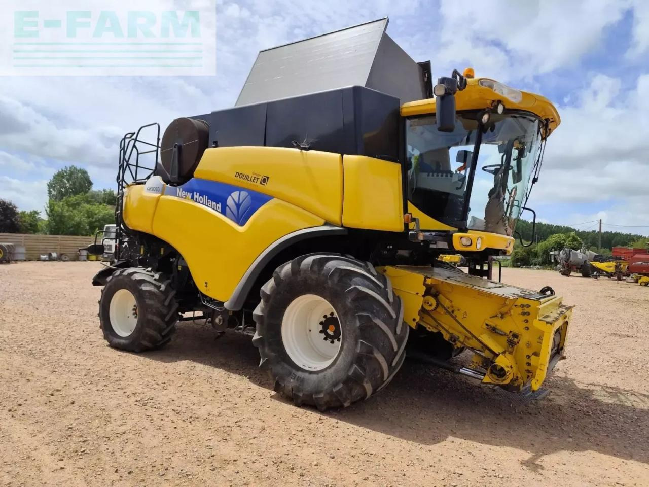 New Holland cr9080 - מקצרת קומבינה: תמונה 3 New Holland cr9080 - מקצרת קומבינה: תמונה 3