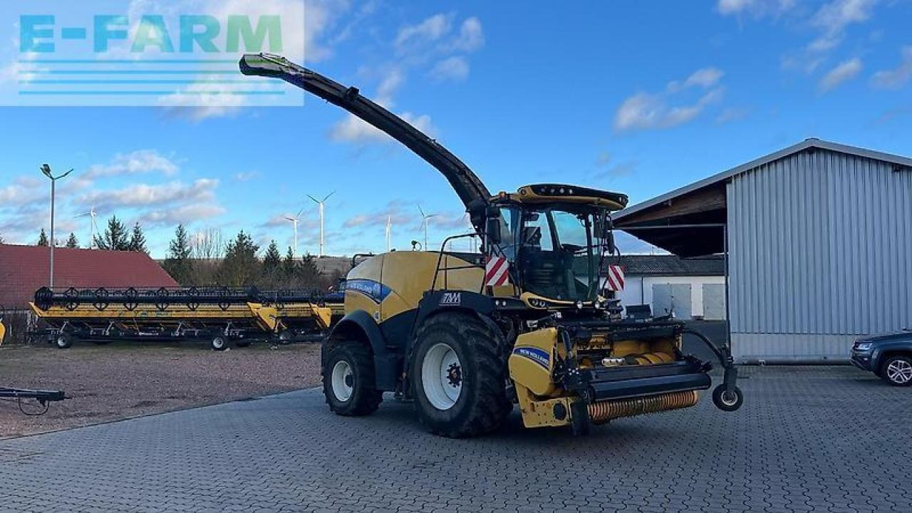 New Holland fr 550 häcksler inkl. pickup und maisgebiss - מקצרת מספוא: תמונה 1 New Holland fr 550 häcksler inkl. pickup und maisgebiss - מקצרת מספוא: תמונה 1