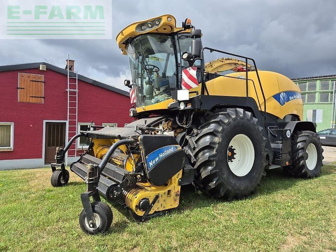 New Holland fr 9050 - מקצרת מספוא: תמונה 1 New Holland fr 9050 - מקצרת מספוא: תמונה 1
