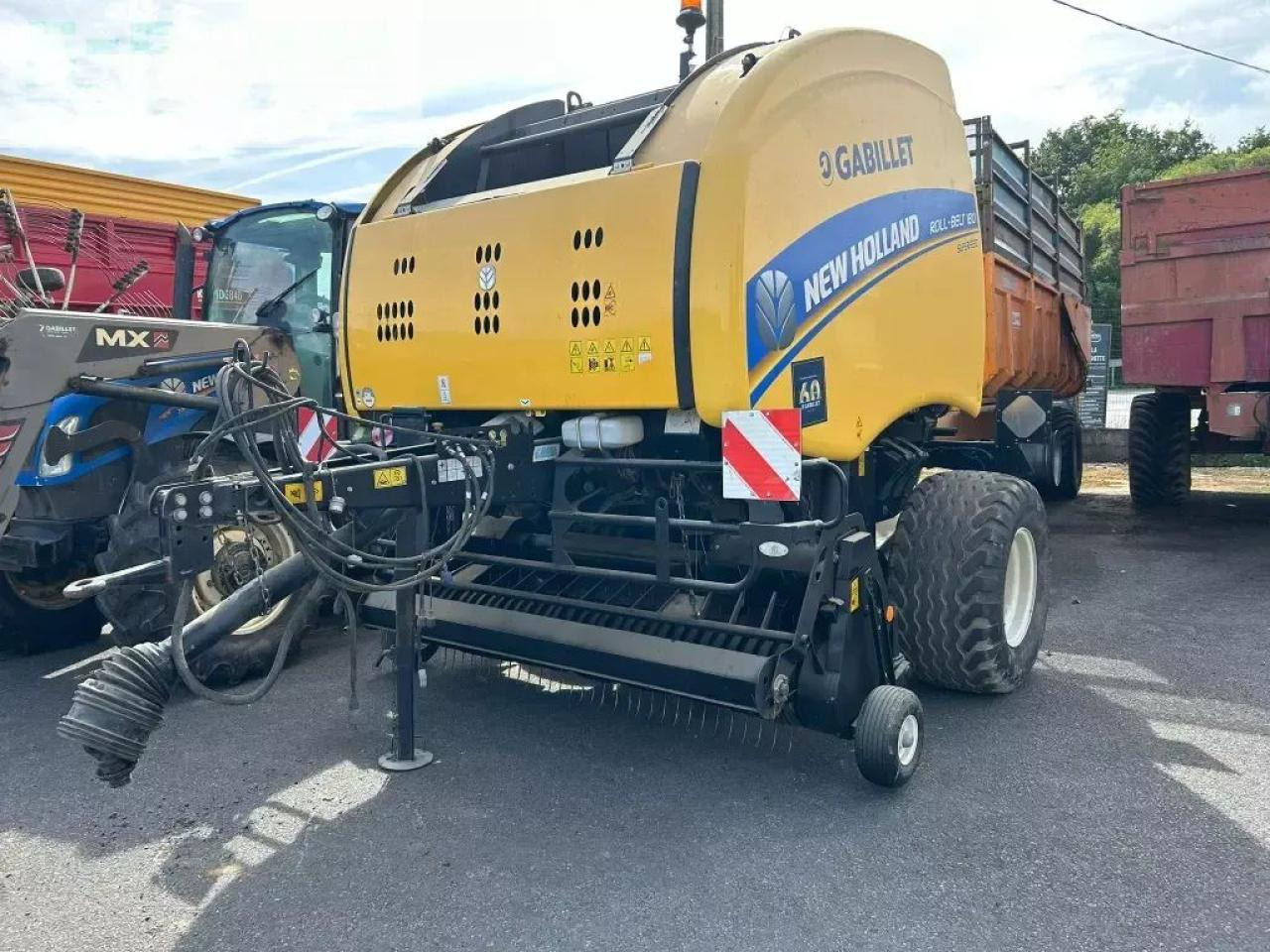 New Holland roll-belt180 - מכונת צרור מרובעת: תמונה 1 New Holland roll-belt180 - מכונת צרור מרובעת: תמונה 1