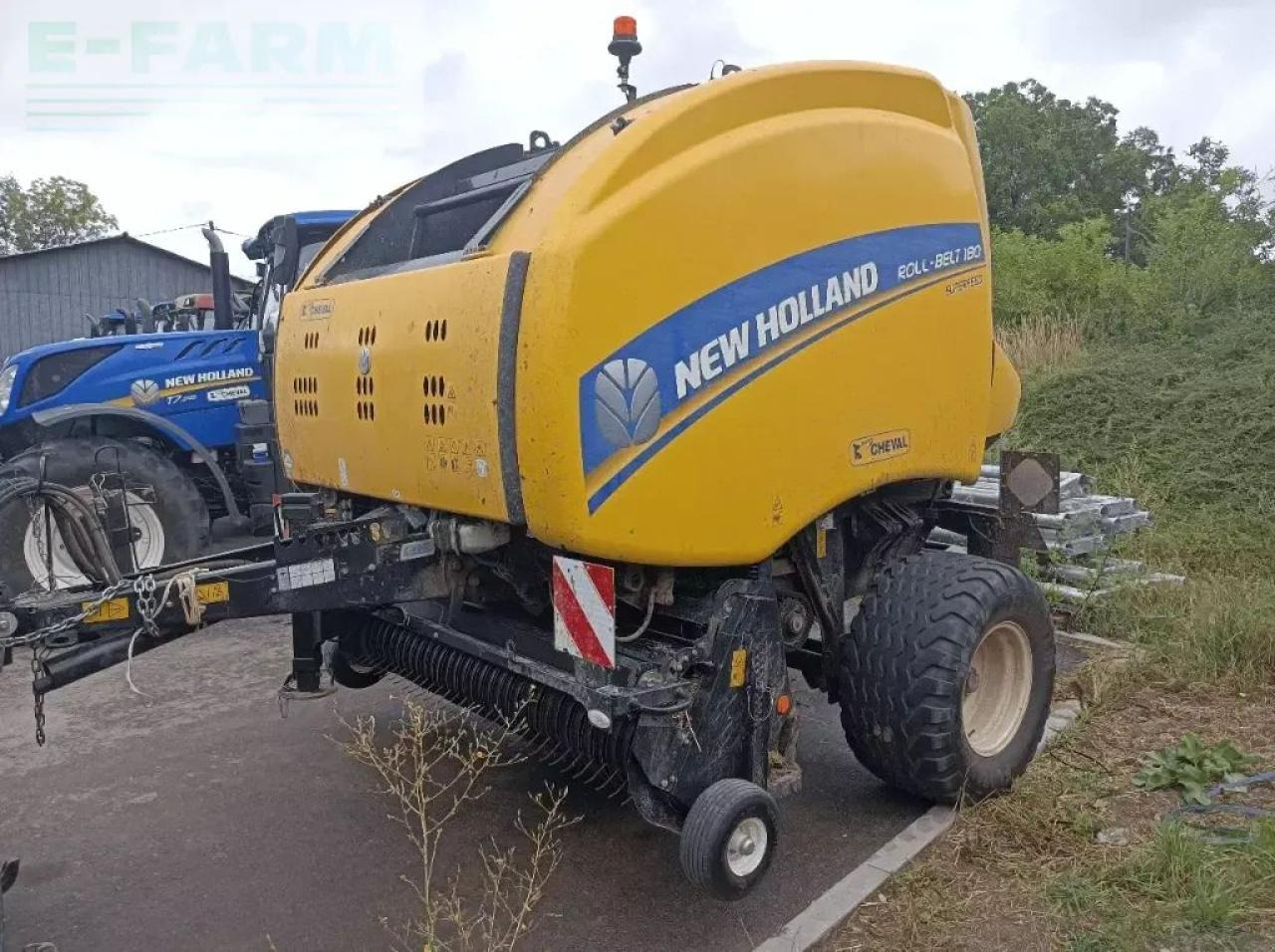 New Holland rolt belt 180 superfeed - מכונת צרור מרובעת: תמונה 1 New Holland rolt belt 180 superfeed - מכונת צרור מרובעת: תמונה 1