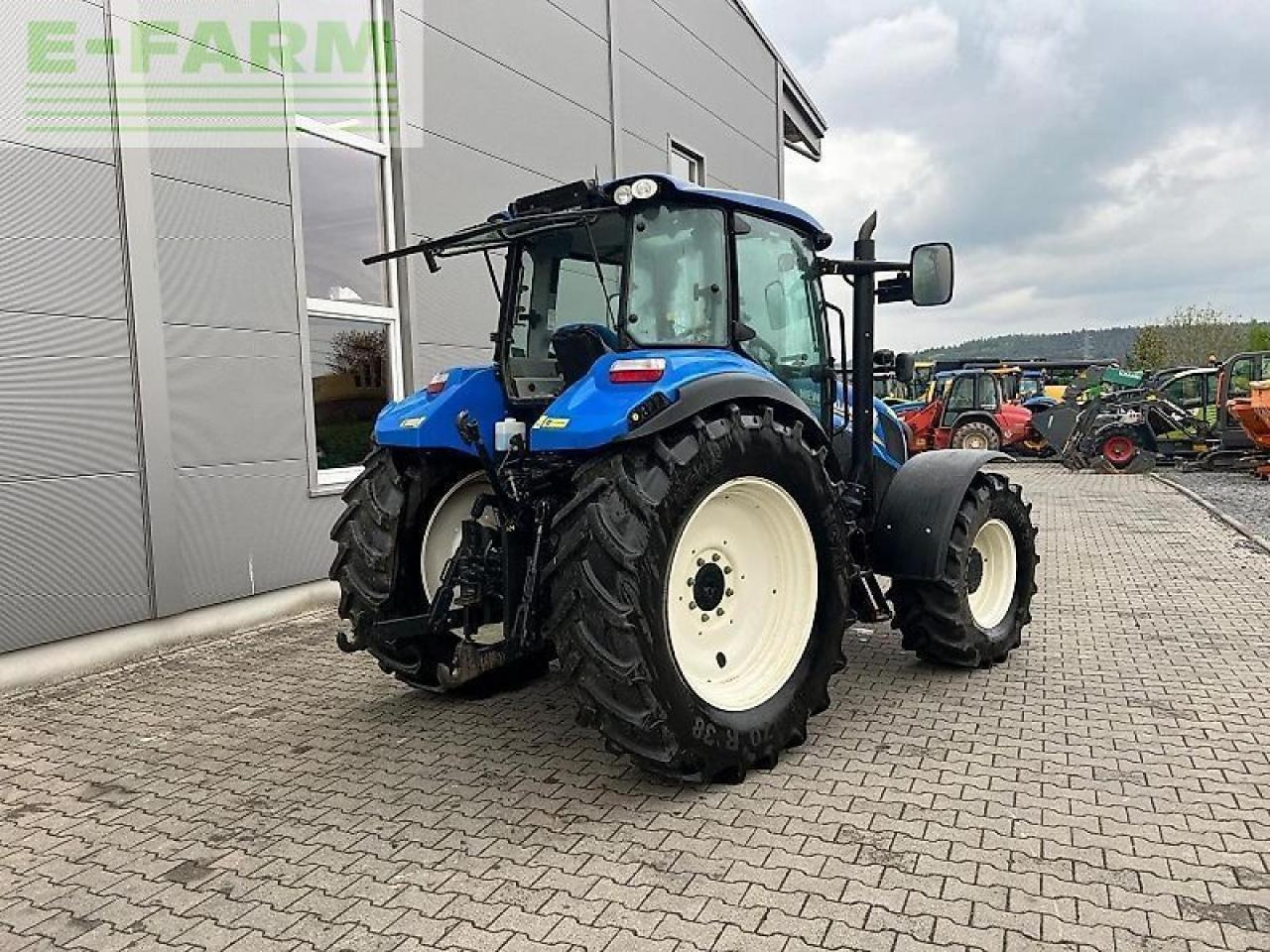 New Holland t 5.95 - טרקטור חקלאי: תמונה 3 New Holland t 5.95 - טרקטור חקלאי: תמונה 3