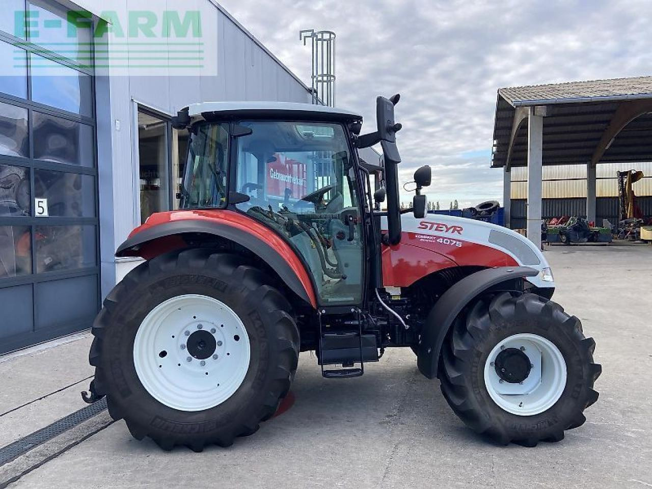 Steyr 4075 kompakt - טרקטור חקלאי: תמונה 4 Steyr 4075 kompakt - טרקטור חקלאי: תמונה 4