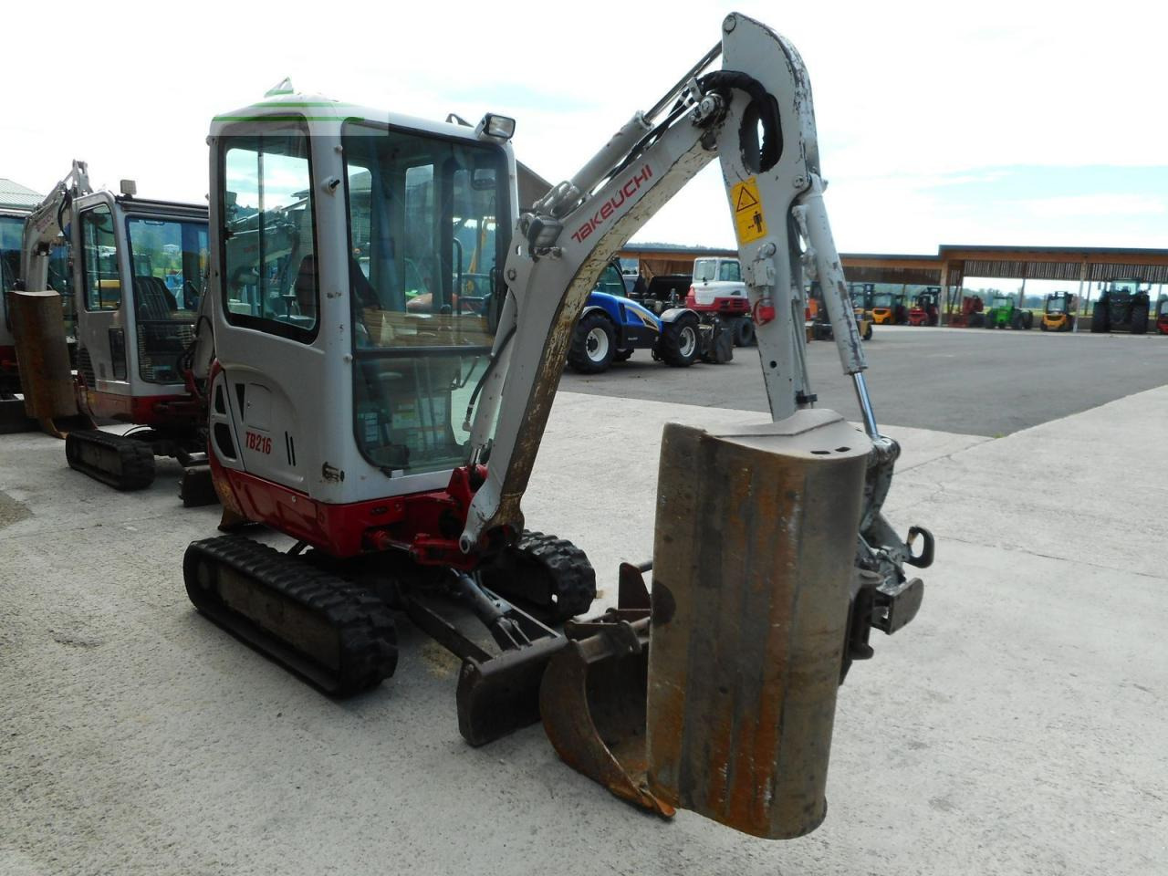 Takeuchi tb 216 mit powertilt + hydr. schnellwechsler - מיני מחפר: תמונה 5 Takeuchi tb 216 mit powertilt + hydr. schnellwechsler - מיני מחפר: תמונה 5