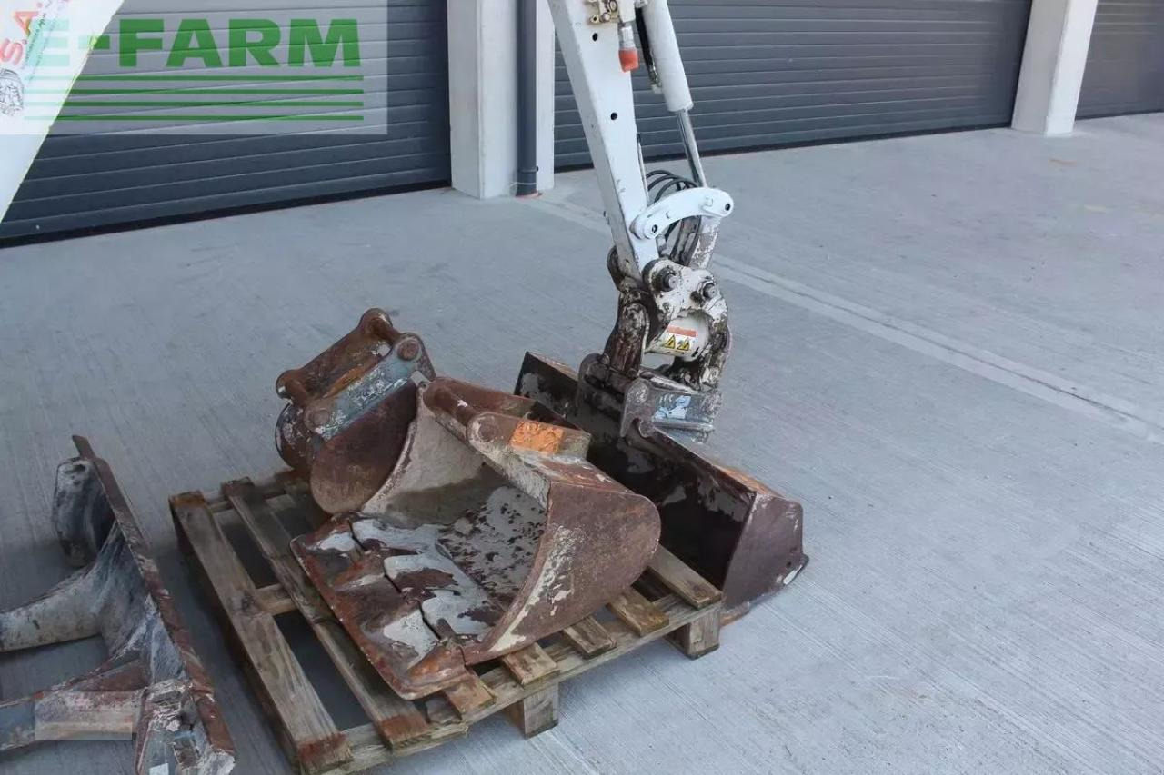 מיני מחפר Takeuchi tb 216 mit powertilt und schnellwechsler: תמונה 11