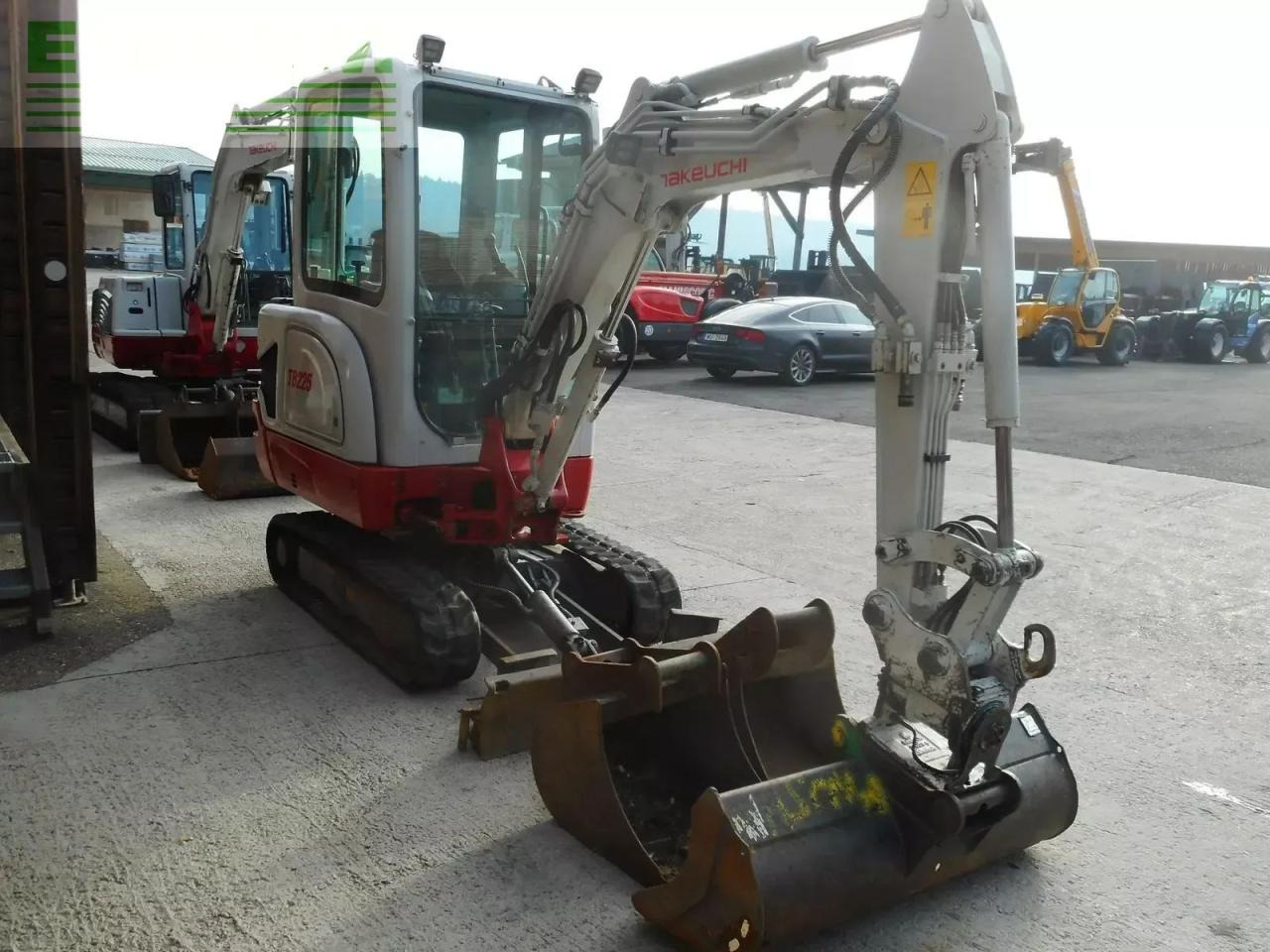 Takeuchi tb 225 mit powertilt + 3 löffel ( 2.400 kg ) - מיני מחפר: תמונה 4 Takeuchi tb 225 mit powertilt + 3 löffel ( 2.400 kg ) - מיני מחפר: תמונה 4
