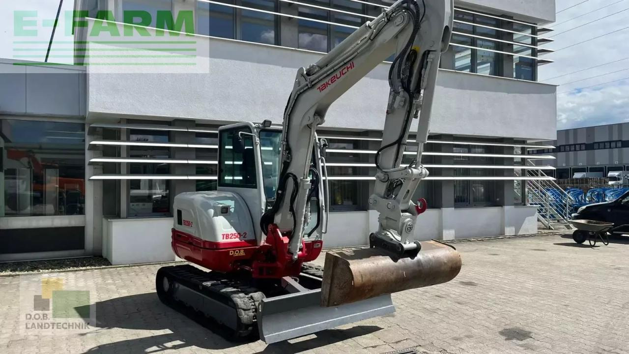 Takeuchi tb 250 - מיני מחפר: תמונה 3 Takeuchi tb 250 - מיני מחפר: תמונה 3