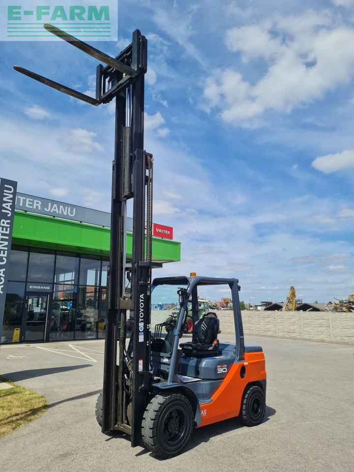 Toyota 52-8fdf30 - מלגזה: תמונה 2 Toyota 52-8fdf30 - מלגזה: תמונה 2