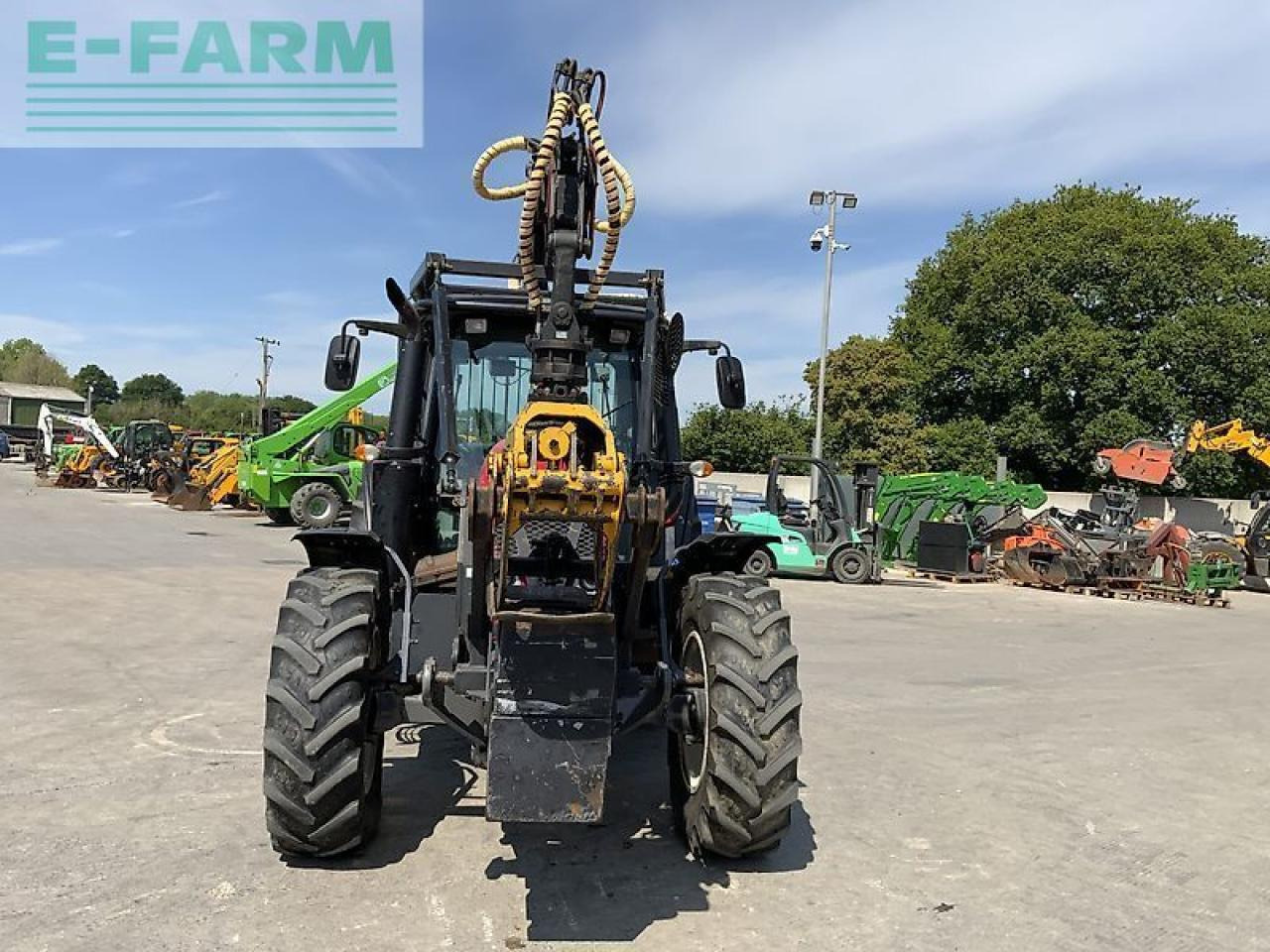 Valtra n123 hi tech tractor with roof mounted botex 560tl crane (st23285) - טרקטור חקלאי: תמונה 4 Valtra n123 hi tech tractor with roof mounted botex 560tl crane (st23285) - טרקטור חקלאי: תמונה 4
