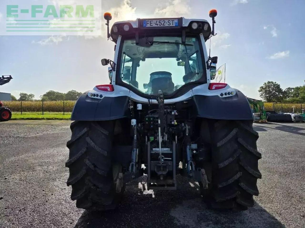 Valtra n124 hitech h5 HiTech - טרקטור חקלאי: תמונה 3 Valtra n124 hitech h5 HiTech - טרקטור חקלאי: תמונה 3
