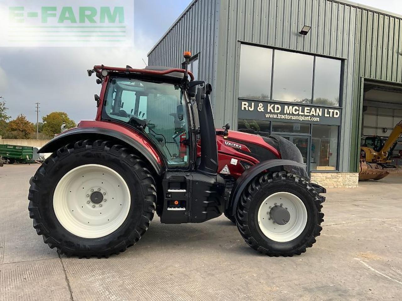 Valtra t235 active twin track reverse drive Active - טרקטור חקלאי: תמונה 1 Valtra t235 active twin track reverse drive Active - טרקטור חקלאי: תמונה 1