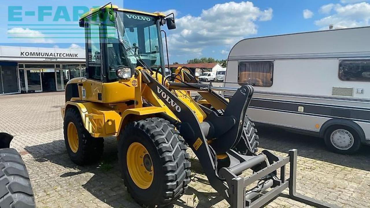 Volvo volvo l 30 - מיני מחפר: תמונה 1 Volvo volvo l 30 - מיני מחפר: תמונה 1