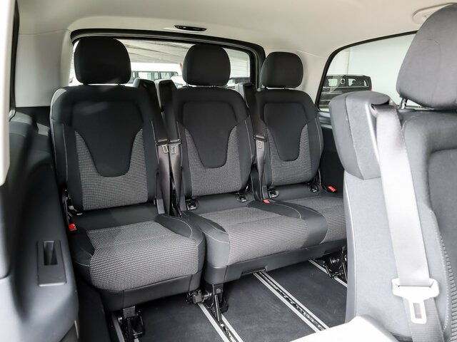 MERCEDES-BENZ EQV 300 Extralang,8Sitze,2elektr.Schiebetür,LED - מיניבוס, אוטובוס חשמלי: תמונה 4 MERCEDES-BENZ EQV 300 Extralang,8Sitze,2elektr.Schiebetür,LED - מיניבוס, אוטובוס חשמלי: תמונה 4
