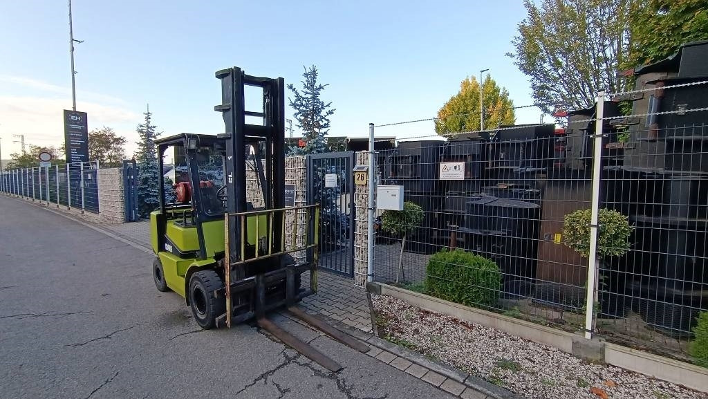 Clark CGP 25 Duplex, hydr. Seitenschieber, Hubhöhe 4,15 - מלגזת LPG: תמונה 3 Clark CGP 25 Duplex, hydr. Seitenschieber, Hubhöhe 4,15 - מלגזת LPG: תמונה 3