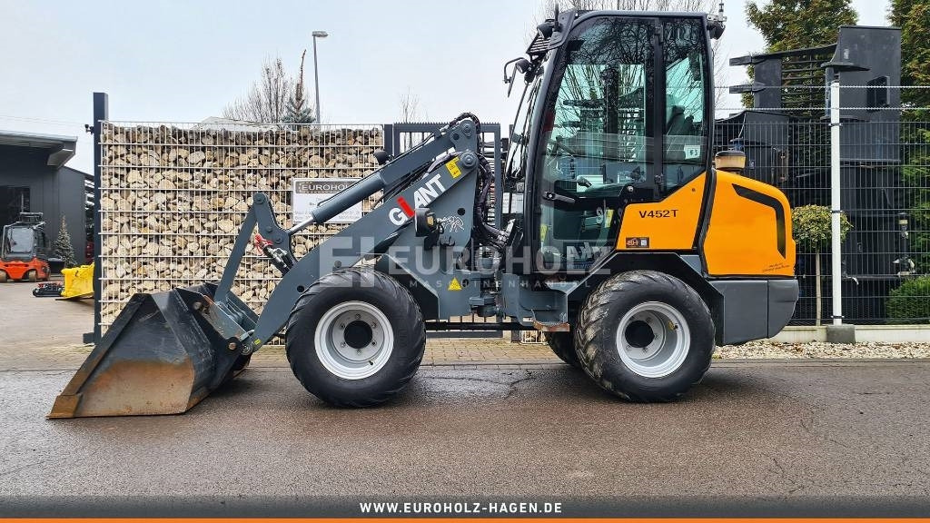 GiANT Radlader V452T, Bodenfräse, Mähwerk, Frontschaufel - מעמיס קומפקטי: תמונה 1 GiANT Radlader V452T, Bodenfräse, Mähwerk, Frontschaufel - מעמיס קומפקטי: תמונה 1