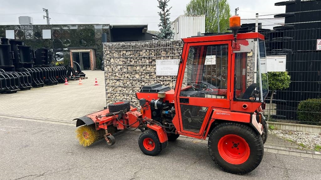 Hako 2300 D Kleintraktor, hyrd. Kehrmaschine, Zapfwelle - טרקטור עירוני: תמונה 5 Hako 2300 D Kleintraktor, hyrd. Kehrmaschine, Zapfwelle - טרקטור עירוני: תמונה 5