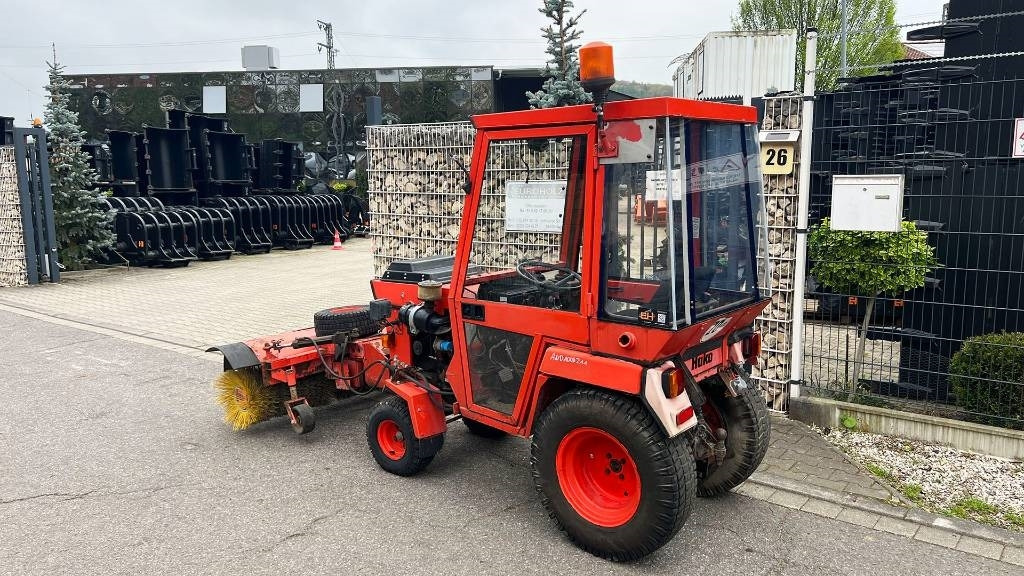 Hako 2300 D Kleintraktor, hyrd. Kehrmaschine, Zapfwelle - טרקטור עירוני: תמונה 2 Hako 2300 D Kleintraktor, hyrd. Kehrmaschine, Zapfwelle - טרקטור עירוני: תמונה 2