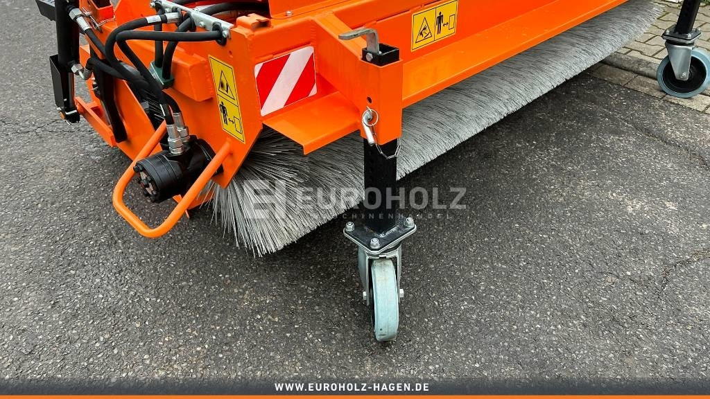 Kehrmaschine ZM2000 Stapleraufnahme - מטאטא עבור כלי רכב עירוני/ מיוחד: תמונה 4 Kehrmaschine ZM2000 Stapleraufnahme - מטאטא עבור כלי רכב עירוני/ מיוחד: תמונה 4