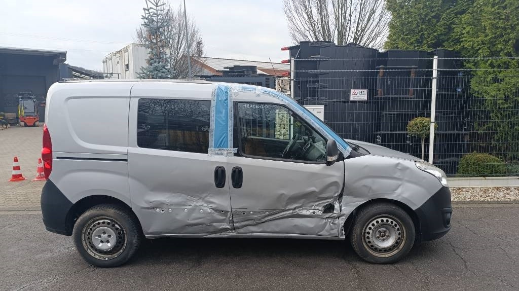 Opel Combo Kastenwagen Transp. Seitenschaden fahrbereit - כלי רכב מסחרי עם תיבה: תמונה 4 Opel Combo Kastenwagen Transp. Seitenschaden fahrbereit - כלי רכב מסחרי עם תיבה: תמונה 4