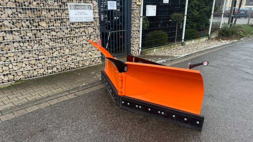 Schneeschild Planierschild hydraulisch 4-Wege PU-2 - מחרשת שלג עבור מכונה חקלאית: תמונה 2 Schneeschild Planierschild hydraulisch 4-Wege PU-2 - מחרשת שלג עבור מכונה חקלאית: תמונה 2
