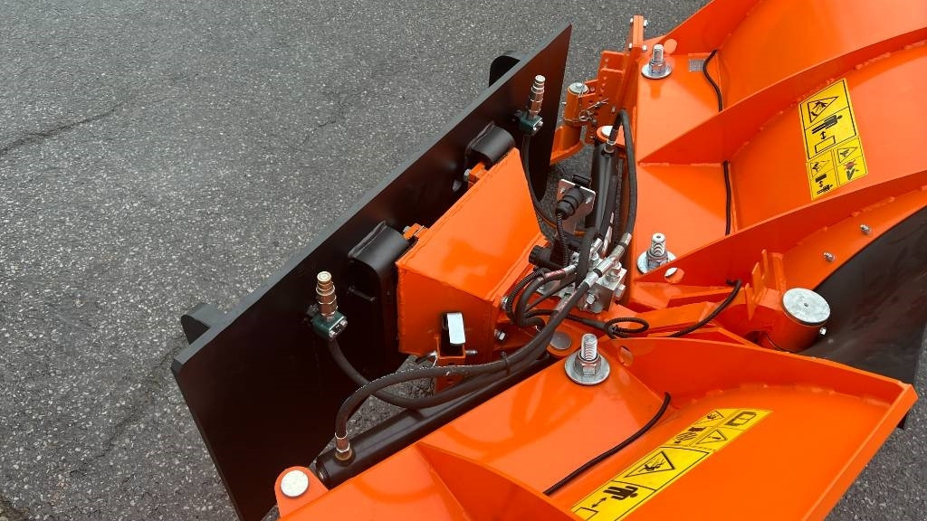 Schneeschild Planierschild hydraulisch 4-Wege PU-2 - מחרשת שלג עבור מכונה חקלאית: תמונה 3 Schneeschild Planierschild hydraulisch 4-Wege PU-2 - מחרשת שלג עבור מכונה חקלאית: תמונה 3