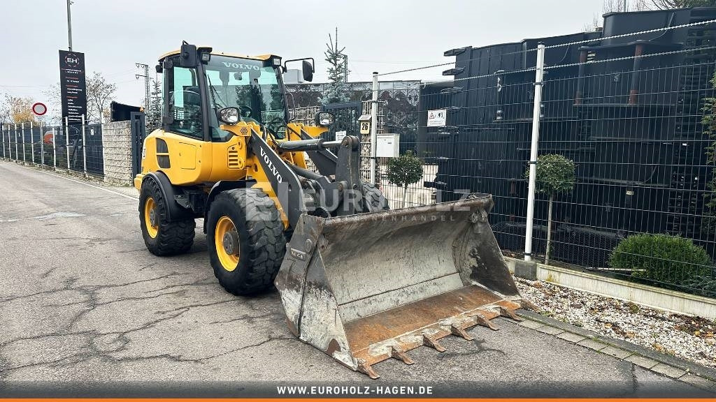 Volvo L 28 F, Radlader, hydr. Schnellwechsler, Schaufel - מעמיס גלגלים: תמונה 4 Volvo L 28 F, Radlader, hydr. Schnellwechsler, Schaufel - מעמיס גלגלים: תמונה 4