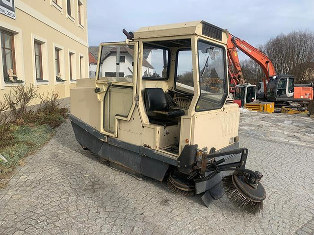 Amros 1250 Kehrmaschine - מטאטא כבישים: תמונה 2 Amros 1250 Kehrmaschine - מטאטא כבישים: תמונה 2
