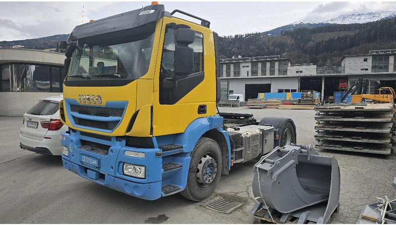 Iveco Strallis 4x2 Sattelzugmaschine mit Kipphydraulik - מוביל מכולות/ משאית החלפת גוף: תמונה 1 Iveco Strallis 4x2 Sattelzugmaschine mit Kipphydraulik - מוביל מכולות/ משאית החלפת גוף: תמונה 1