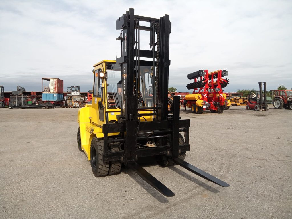 Hyundai HDF70-7 - מלגזת סולר: תמונה 4 Hyundai HDF70-7 - מלגזת סולר: תמונה 4