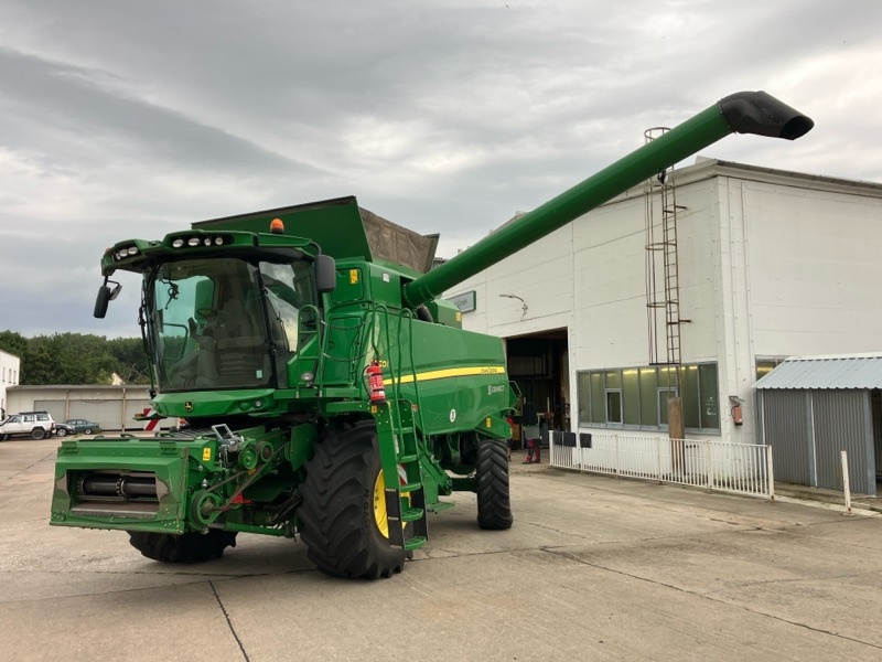 John Deere T560 mit 622R Schneidwerk - מקצרת קומבינה: תמונה 1 John Deere T560 mit 622R Schneidwerk - מקצרת קומבינה: תמונה 1