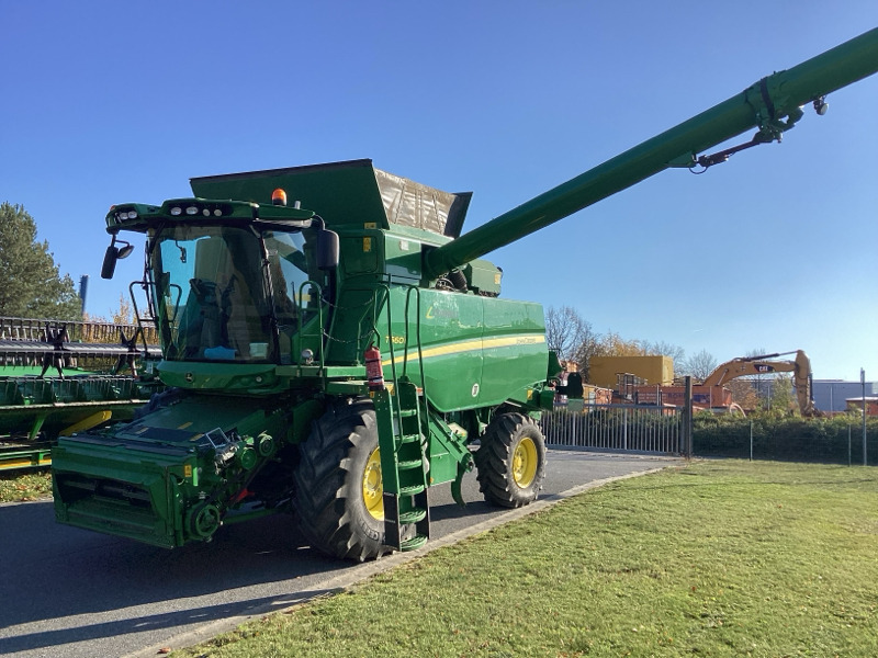 John Deere T660i mit 630X Schneidwerk - מקצרת קומבינה: תמונה 1 John Deere T660i mit 630X Schneidwerk - מקצרת קומבינה: תמונה 1