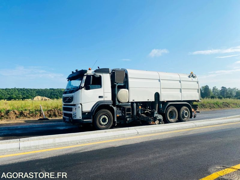 3 BALAYEUSES 6 ROUES - VOLVO - FMFH - 2011 A 2013 - מטאטא כבישים: תמונה 2 3 BALAYEUSES 6 ROUES - VOLVO - FMFH - 2011 A 2013 - מטאטא כבישים: תמונה 2