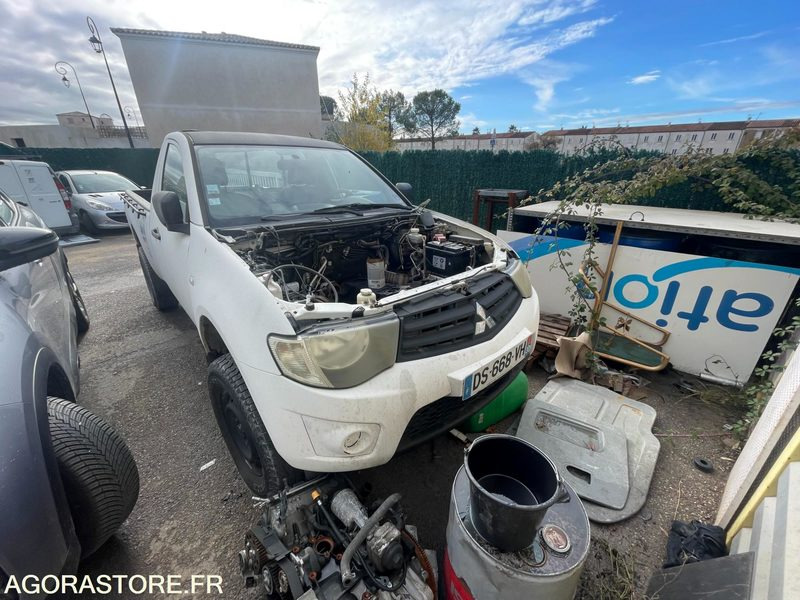 4x4 Mitsubishi - כלי רכב מסחרי קטן: תמונה 4 4x4 Mitsubishi - כלי רכב מסחרי קטן: תמונה 4