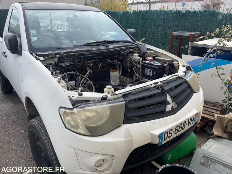 4x4 Mitsubishi - כלי רכב מסחרי קטן: תמונה 3 4x4 Mitsubishi - כלי רכב מסחרי קטן: תמונה 3