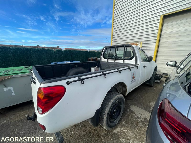 4x4 Mitsubishi - כלי רכב מסחרי קטן: תמונה 2 4x4 Mitsubishi - כלי רכב מסחרי קטן: תמונה 2