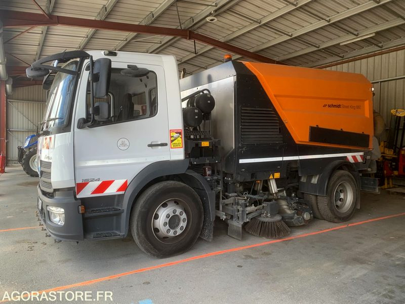 BALAYEUSE COMPOSÉE D'UN PORTEUR MERCEDES ET D'UN SYSTÈME DE BALAYAGE SCHMIDT - מטאטא כבישים: תמונה 1 BALAYEUSE COMPOSÉE D'UN PORTEUR MERCEDES ET D'UN SYSTÈME DE BALAYAGE SCHMIDT - מטאטא כבישים: תמונה 1