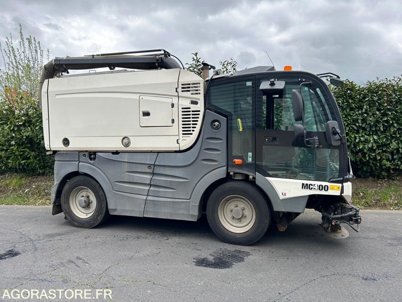 BALAYEUSE DE VOIRIE - MATHIEU GRAND AZURA MC 400 - 2 292 H - 2014 - מטאטא כבישים: תמונה 3 BALAYEUSE DE VOIRIE - MATHIEU GRAND AZURA MC 400 - 2 292 H - 2014 - מטאטא כבישים: תמונה 3