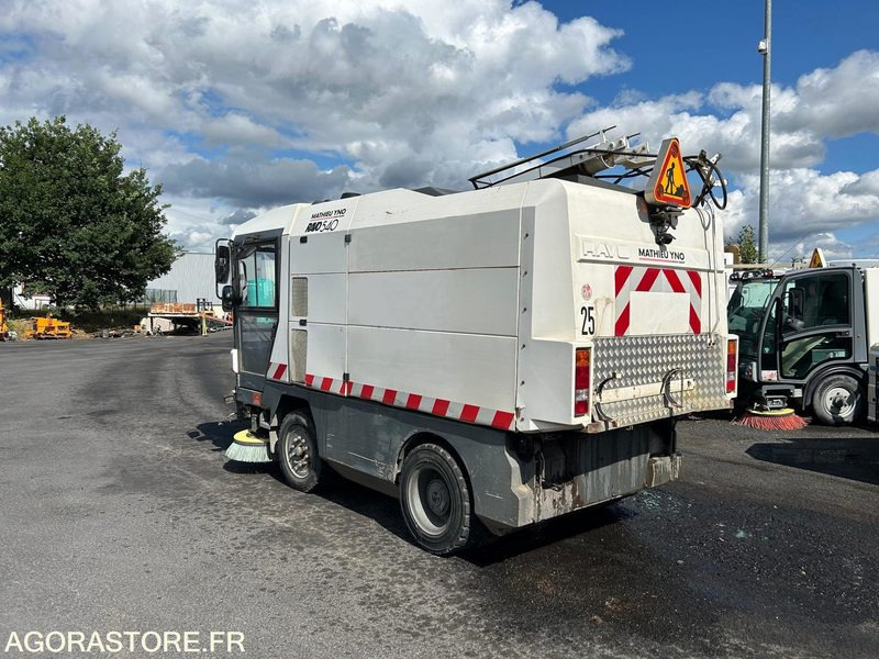 BALAYEUSE DE VOIRIE - MATHIEU RAVO C 540 - 2005 - 16 210 H - מטאטא כבישים: תמונה 4 BALAYEUSE DE VOIRIE - MATHIEU RAVO C 540 - 2005 - 16 210 H - מטאטא כבישים: תמונה 4