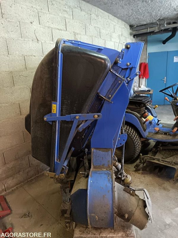 Bac de ramassage ISEKI - ציוד לגינה: תמונה 2 Bac de ramassage ISEKI - ציוד לגינה: תמונה 2