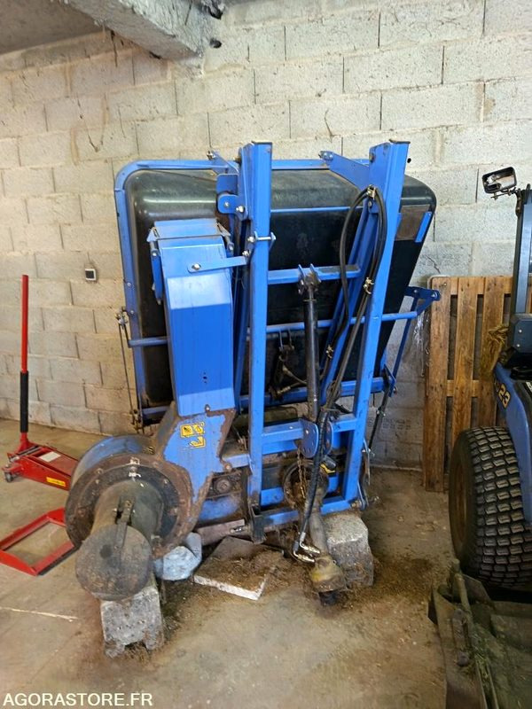 Bac de ramassage ISEKI - ציוד לגינה: תמונה 1 Bac de ramassage ISEKI - ציוד לגינה: תמונה 1