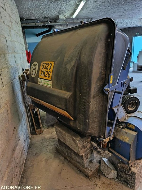 Bac de ramassage ISEKI - ציוד לגינה: תמונה 3 Bac de ramassage ISEKI - ציוד לגינה: תמונה 3