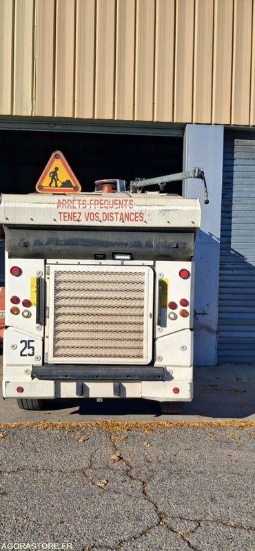 Balayeuse Euroclean Sicas modèle Millennium " New Generation" - מטאטא כבישים: תמונה 4 Balayeuse Euroclean Sicas modèle Millennium " New Generation" - מטאטא כבישים: תמונה 4