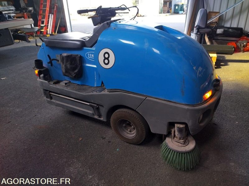 Balayeuse aspiratrice de trottoirs TENNANT LITTER HAWK 4100 - מטאטא כבישים: תמונה 1 Balayeuse aspiratrice de trottoirs TENNANT LITTER HAWK 4100 - מטאטא כבישים: תמונה 1