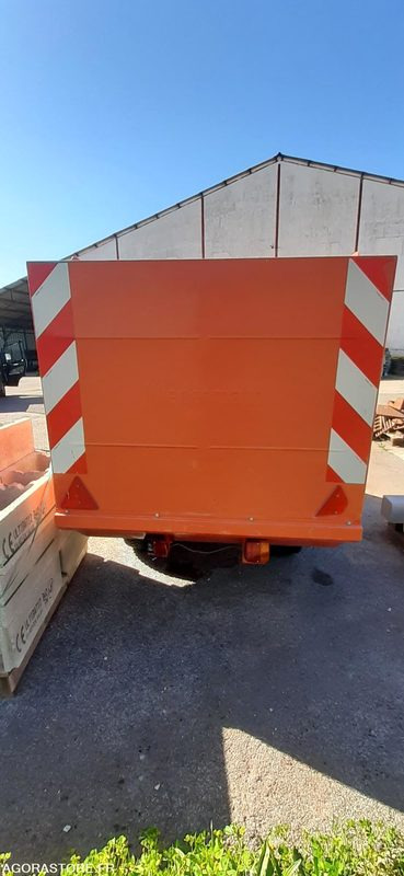 Balayeuse stade Wiedeman - 1992 - ציוד לגינה: תמונה 4 Balayeuse stade Wiedeman - 1992 - ציוד לגינה: תמונה 4