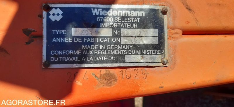 Balayeuse stade Wiedeman - 1992 - ציוד לגינה: תמונה 2 Balayeuse stade Wiedeman - 1992 - ציוד לגינה: תמונה 2