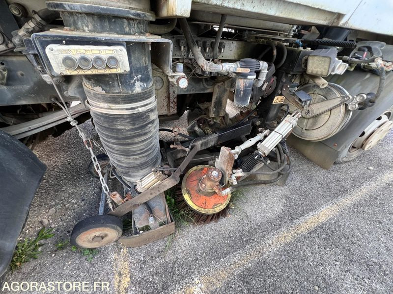 CAMION BALAYEUSE - RENAULT SCARAB MAJOR - 2004 - מטאטא כבישים: תמונה 5 CAMION BALAYEUSE - RENAULT SCARAB MAJOR - 2004 - מטאטא כבישים: תמונה 5