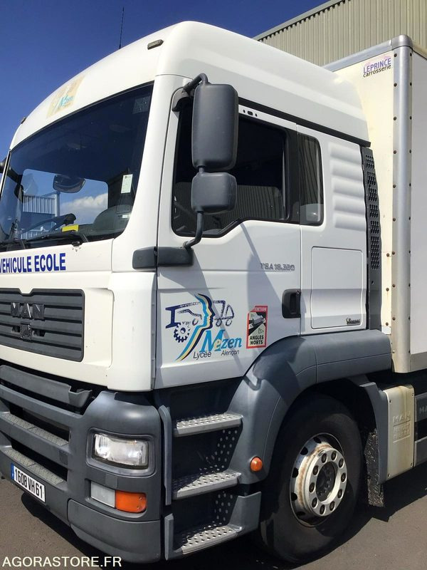 CAMION PORTEUR - משאית: תמונה 1 CAMION PORTEUR - משאית: תמונה 1