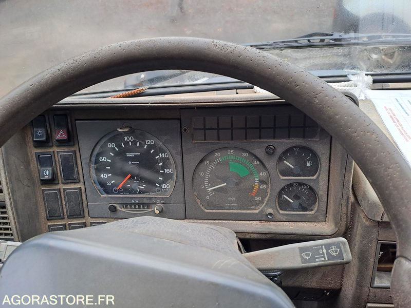 CAMIONNETTTE PLATEAU IVECO DAILY Haras de Pompadour (19) - כלי רכב מסחרי מזהיר: תמונה 4 CAMIONNETTTE PLATEAU IVECO DAILY Haras de Pompadour (19) - כלי רכב מסחרי מזהיר: תמונה 4